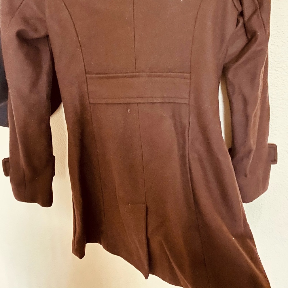 Nice brown coat. - Picture 2 of 3